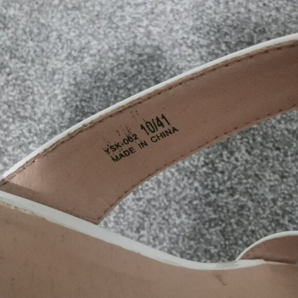 Chinese Laundry White Leather Heeled Sandals - Picture 5 of 6